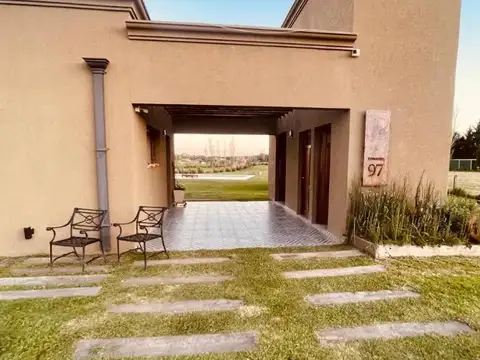 Casa 4 ambientes con 4 baños