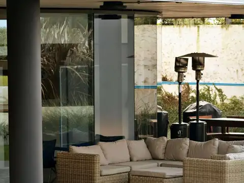 Oficina en Alquiler con 9 cocheras