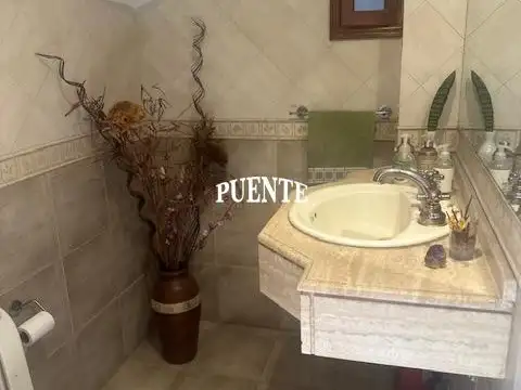 Casa en Venta con 3 cocheras