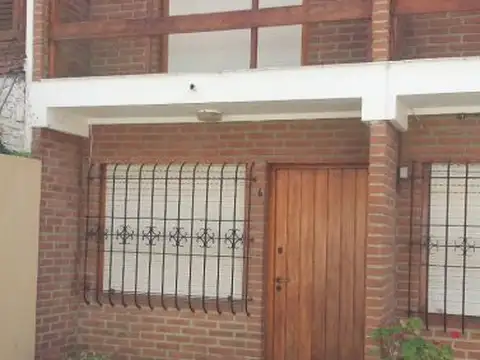 422 - TRIPLEX 3 DORMITORIOS + COCHERA + BALCON - DANIEL PIZARRO PROPIEDADES