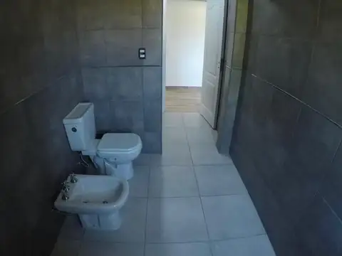 Casa 7 ambientes con 2 baños