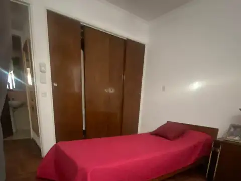 Nueva Cordoba tres dormitorios cochera frente plaza españa