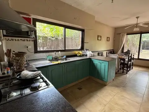 Casa 6 ambientes con 3 baños