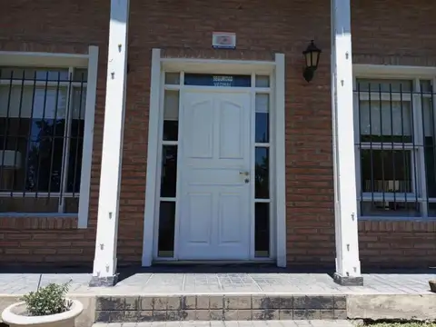 Casa en Venta con 2 cocheras
