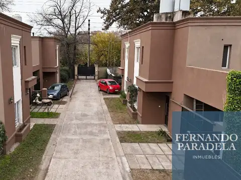 Casa en venta de 3 dormitorios c/ cochera en Villa Gobernador Udaondo