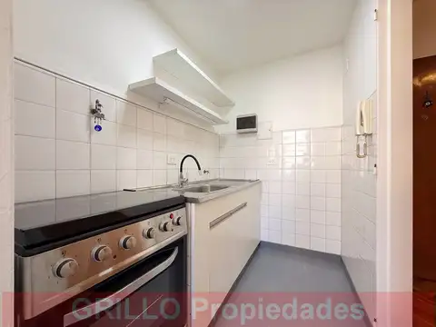 Av. del Libertador 8320. Departamento dos ambientes muy buen estado. Bajas expensas. Muy luminoso.