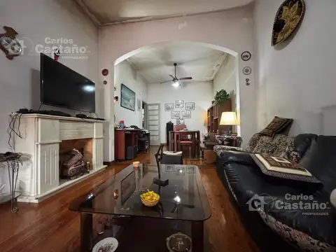 Chalet 7 Amb. con Fondo y Garaje Para 3 Autos