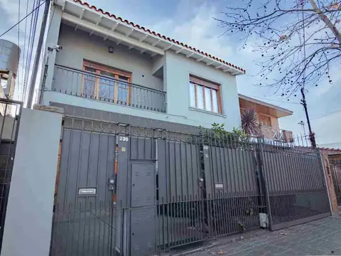 PH 3 AMBIENTES CON PATIO Y BALCÓN AL FRENTE