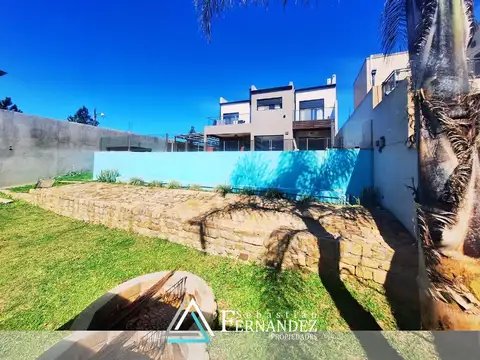 Casa 6 ambientes con 2 baños
