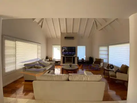 Casa 5 ambientes con 3 baños