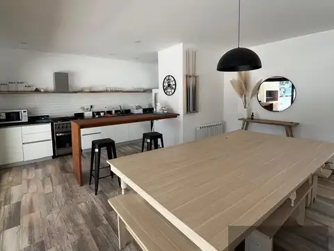 Casa 4 ambientes con 2 baños
