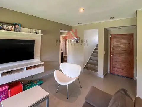 Casa 4 ambientes con 2 baños