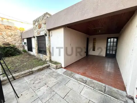 Oficina 4 ambientes con 2 baños