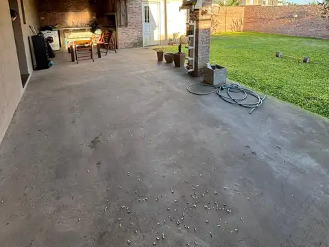 CASA EN VENTA EN PERGAMINO CON PATIO