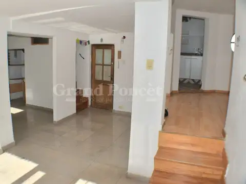 Depto Tipo Casa en Venta 90 años