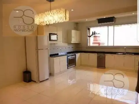 Casa 6 ambientes con 4 baños