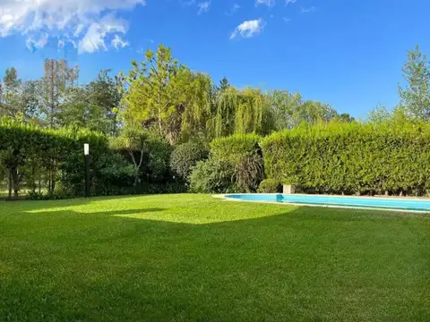 Casa 6 ambientes con 4 baños