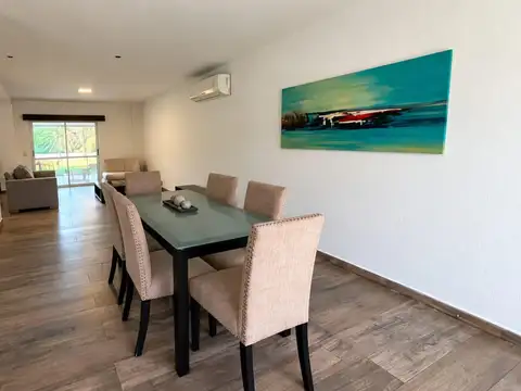 Casa de 6 ambientes con pileta en venta