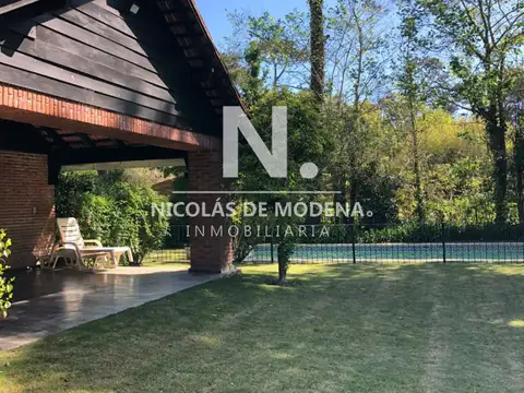 En venta casa en Punta del Este de 3 dormitorios en suite y amplios espacios exteriores