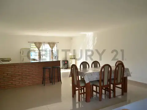 Venta casa quinta 4 amb con parque y pileta - FRANCISCO ALVAREZ - PERMUTA