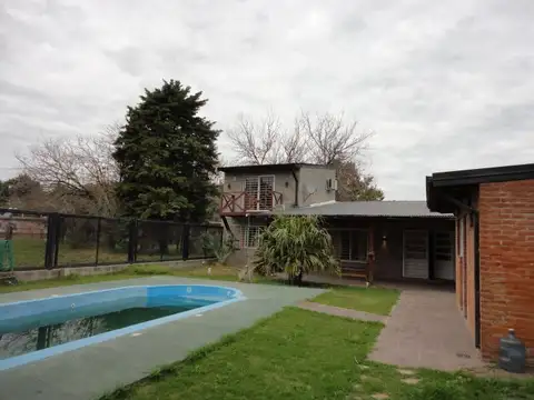 Casa en Venta con 2 cocheras