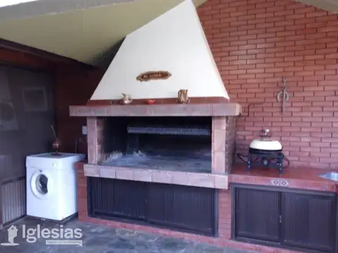 Casa 5 ambientes con 2 baños