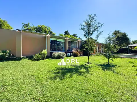 Casa en Alquiler con 2 cocheras