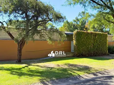 Casa en Alquiler con 2 cocheras