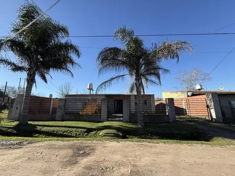 Casa de 4 amb. con gran quincho a la venta en Virrey del Pino - La Matanza