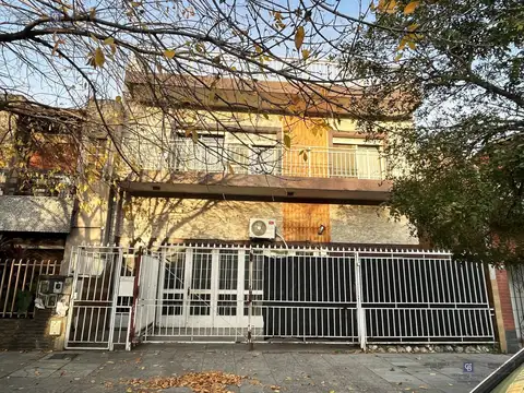 VENTA 421 m²  GALPÓN, LOGÍSTICA, DEPÓSITO Y TALLER TEXTIL OFICINAS Y VIVIENDA  PARQUE AVELLANEDA