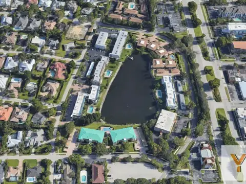 Binnacle Drive y Rivera Drive