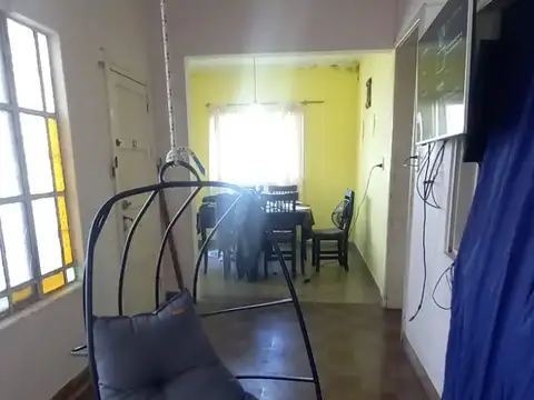 Casa de 4 amb. con cochera + monoambiente en venta | Berazategui