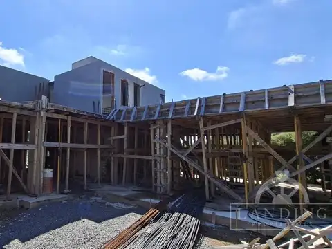 Casa en Venta con 4 cocheras