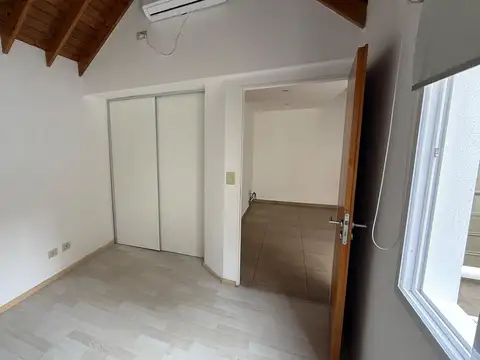 Depto Tipo Casa en Alquiler en Mataderos, $ 900.000