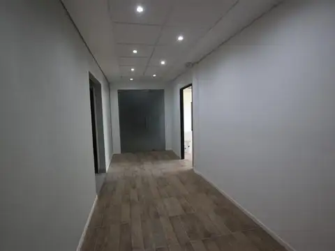 Oficina en Venta con 5 cocheras