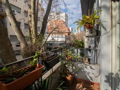 Venta. Depto 2 amb + balcon. Flores