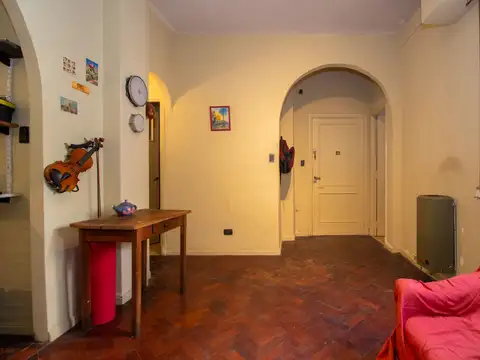 Venta. Depto 2 amb + balcon. Flores