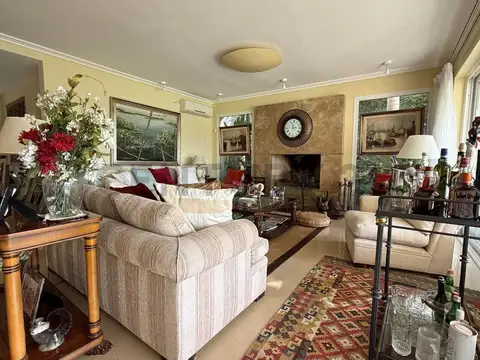 Casa con 6 dormitorios en Venta con Lote a la Laguna Central Barrio Santa Bárbar