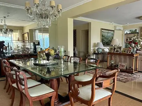 Casa en Venta con 4 cocheras