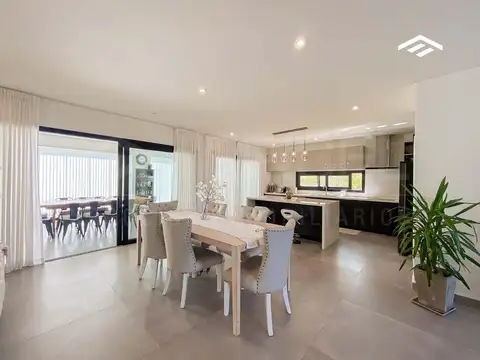 Casa 5 ambientes en venta - El Rebenque, Canning