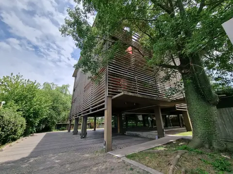 Departamento en venta  de Dos dormitorios con doble balcon . Cochera