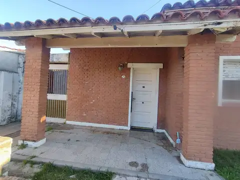 Casa 3 ambientes con 1 baño