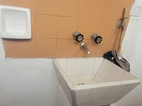 Casa 2 ambientes con 2 baños