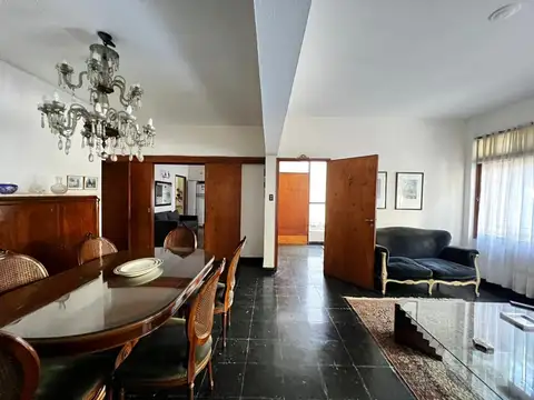 Depto Tipo Casa 10 ambientes con 2 baños