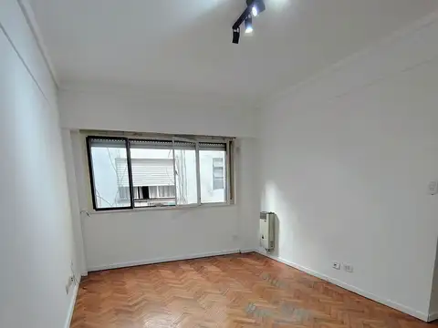 Av. Luis M. Campos 300