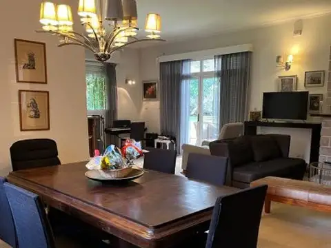 Casa 6 ambientes con 4 baños