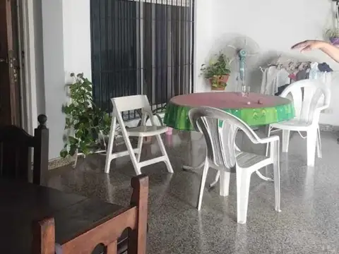 Casa en venta - 3 Dormitorios 2 Baños - Merlo