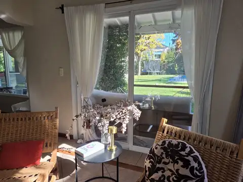 Casa en Venta con 3 cocheras