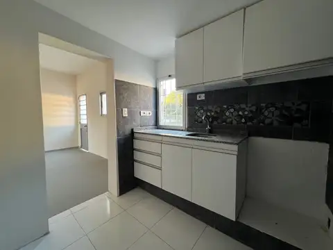 Casa 4 ambientes con 1 baño
