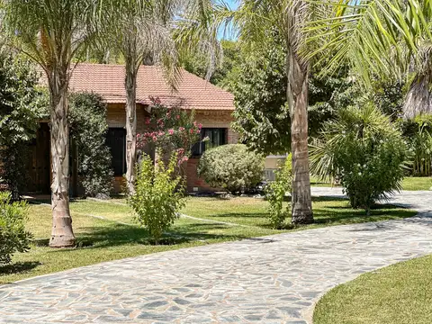 Casa en Venta con 3 cocheras